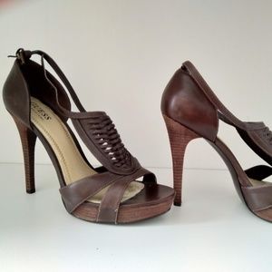 Guess size 9 high heel shoe BROWN